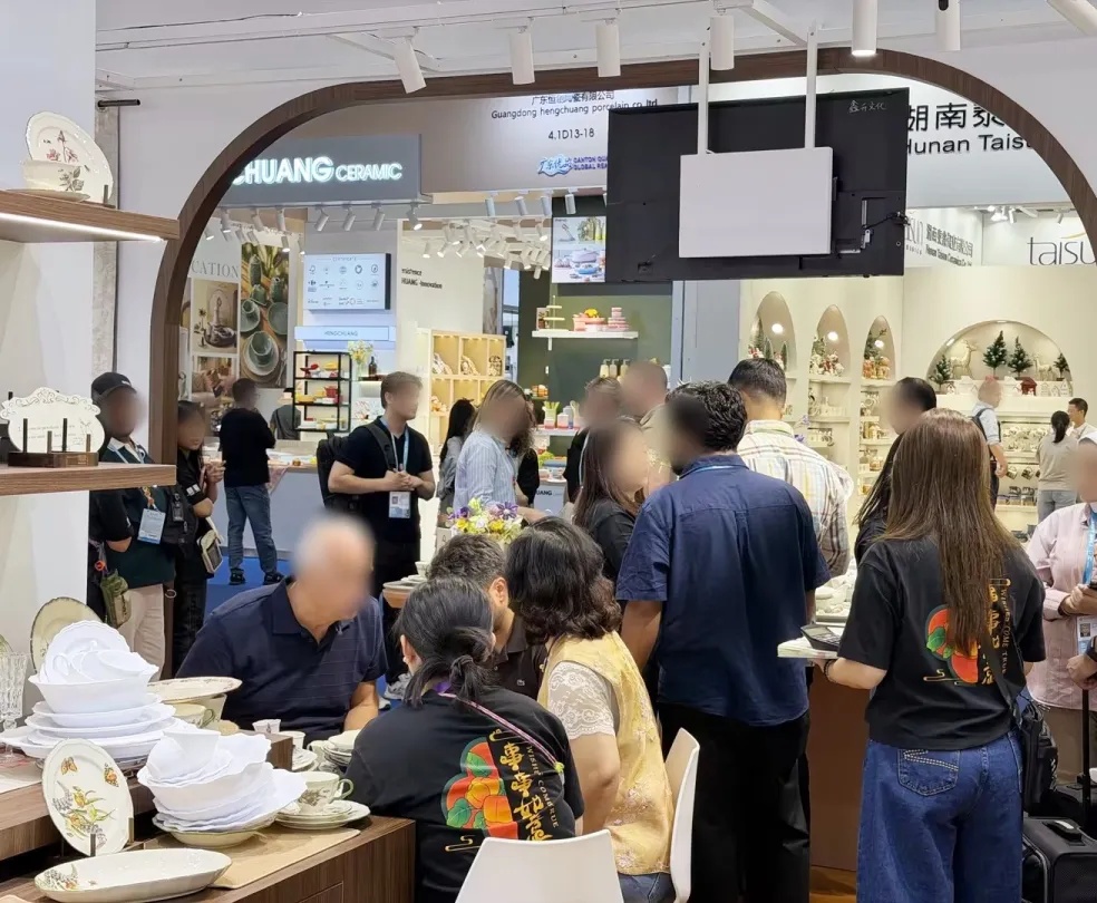 140届广交会直击 | 顺祥×硕加双品牌携手，匠心瓷品邂逅全球客商