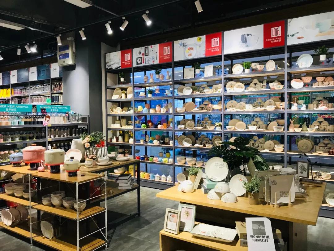 【沉磅新闻】BB贝博，河南世纪星形象店，“新装”亮相！